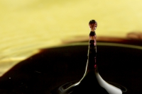 Wassertropfen gelb schwarz